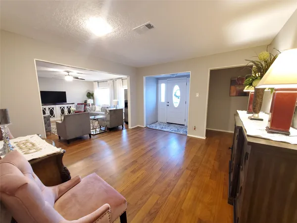 $2,300 | 8815 Bellaire Boulevard, Houston, TX 77036