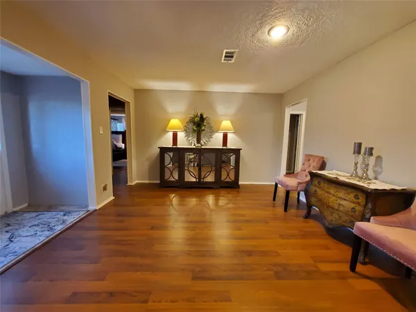 $2,300 | 8815 Bellaire Boulevard, Houston, TX 77036