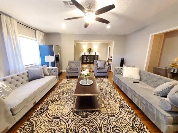 $2,300 | 8815 Bellaire Boulevard, Houston, TX 77036