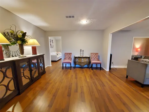 $2,300 | 8815 Bellaire Boulevard, Houston, TX 77036