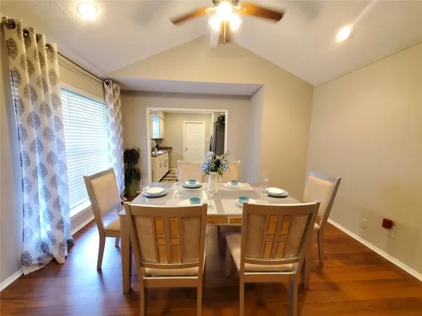 $2,300 | 8815 Bellaire Boulevard, Houston, TX 77036