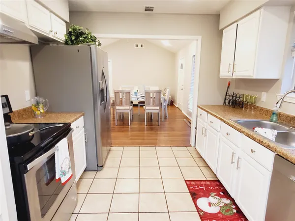 $2,300 | 8815 Bellaire Boulevard, Houston, TX 77036