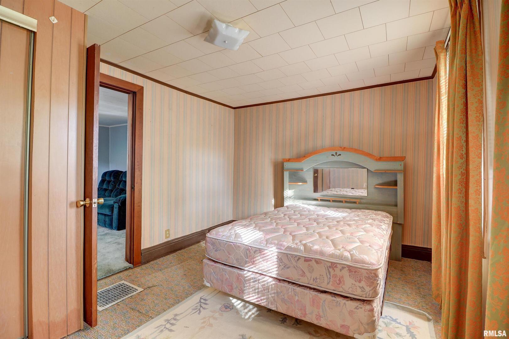 2002 Garfield Street Clinton, IA 52732 - Photo 15 of 19 a bedroom with a bed and a window