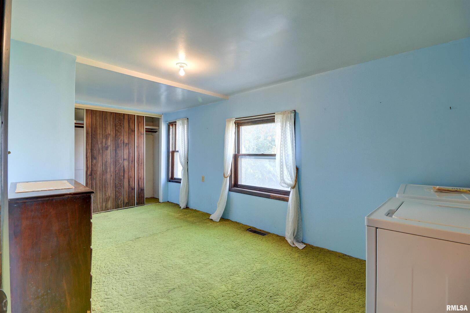 2002 Garfield Street Clinton, IA 52732 - Photo 9 of 19 an empty room with windows