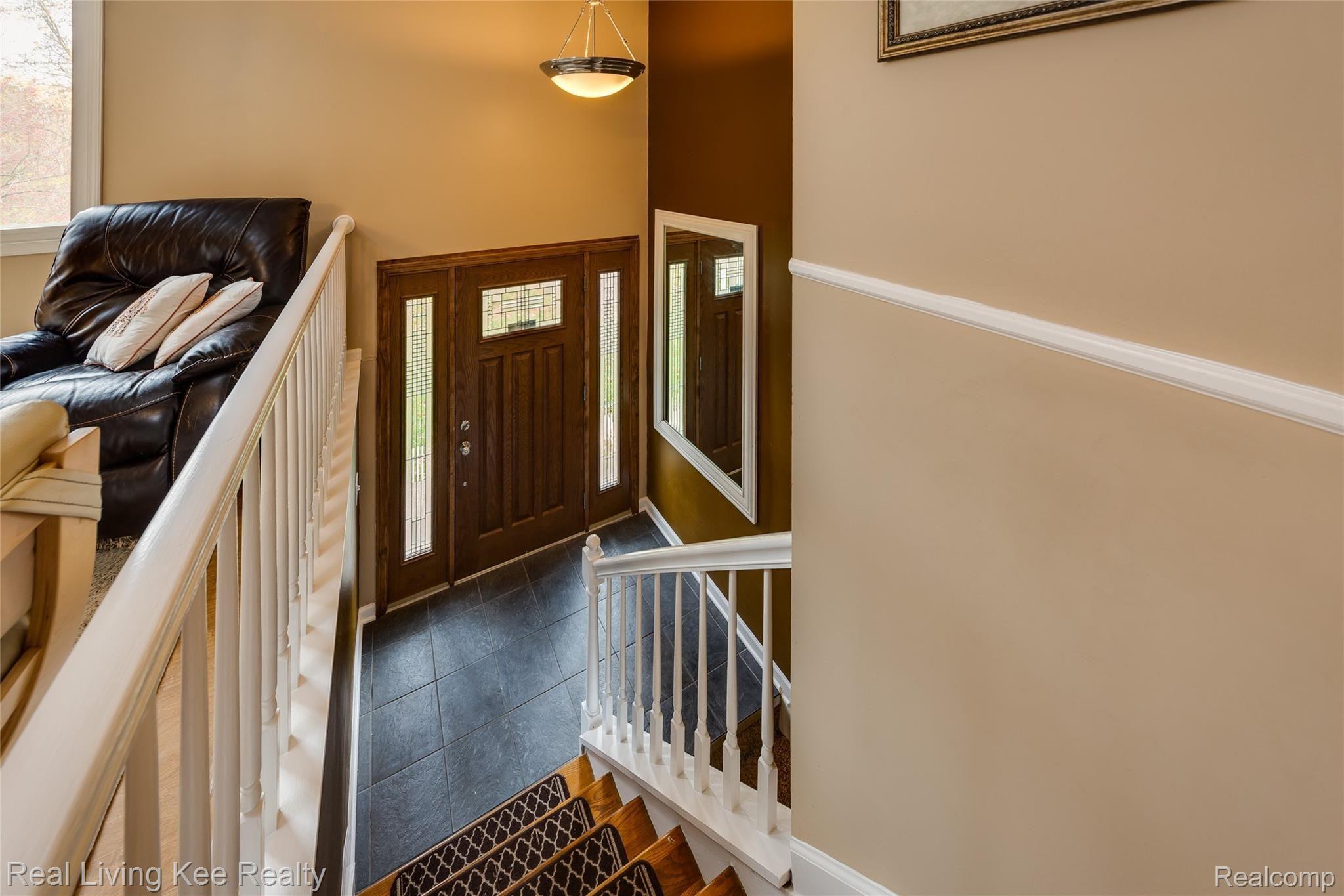 700 Rochester Drive Lake Orion, MI 48362 - Photo 5 of 26 Entry, new door & sidelites