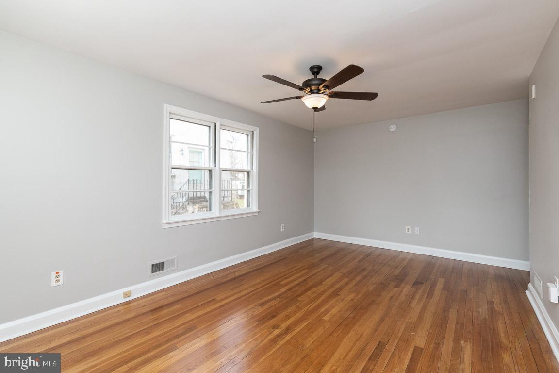5921 Shady Spring Avenue Rosedale, MD 21237 - Photo 13 of 33 Living Room