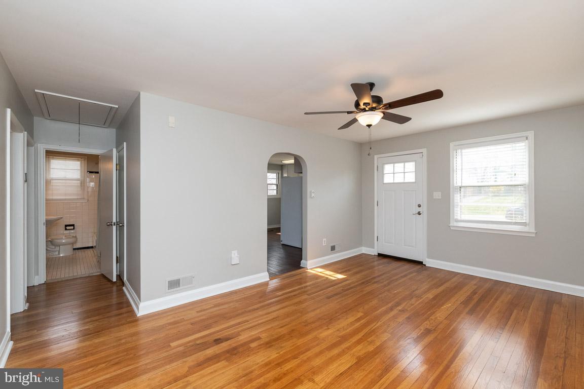 5921 Shady Spring Avenue Rosedale, MD 21237 - Photo 16 of 33 Living Room / Hall