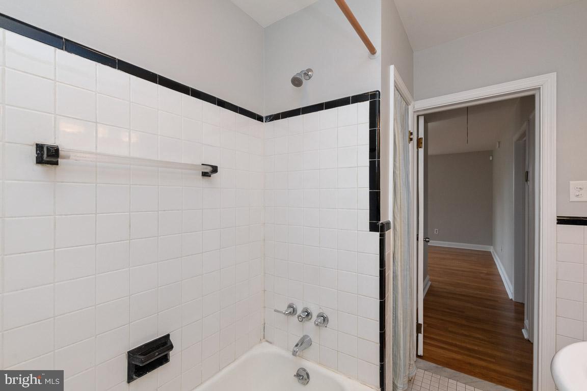5921 Shady Spring Avenue Rosedale, MD 21237 - Photo 22 of 33 Tub/Shower