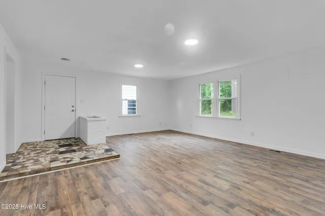 $1,800 | 300 Battleground Avenue, New Bern, NC 28560