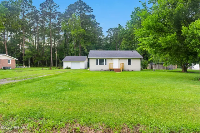 $1,800 | 300 Battleground Avenue, New Bern, NC 28560