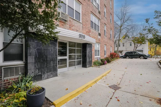 $170,000 | 5715 Mosholu Avenue, Unit 2E | North Riverdale