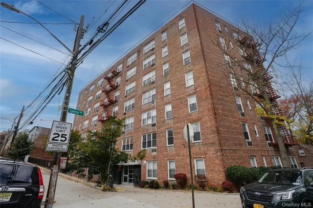 $170,000 | 5715 Mosholu Avenue, Unit 2E | North Riverdale
