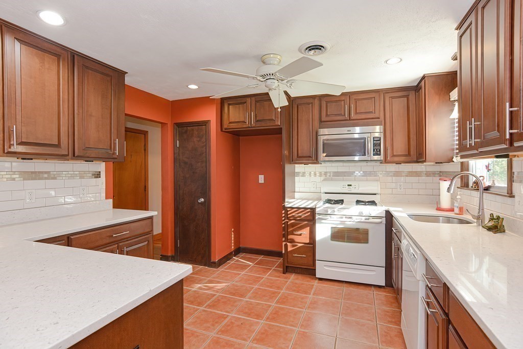 115 Chapman Road Stoughton, MA 02072 - Photo 11 of 40 Gallery Image 11