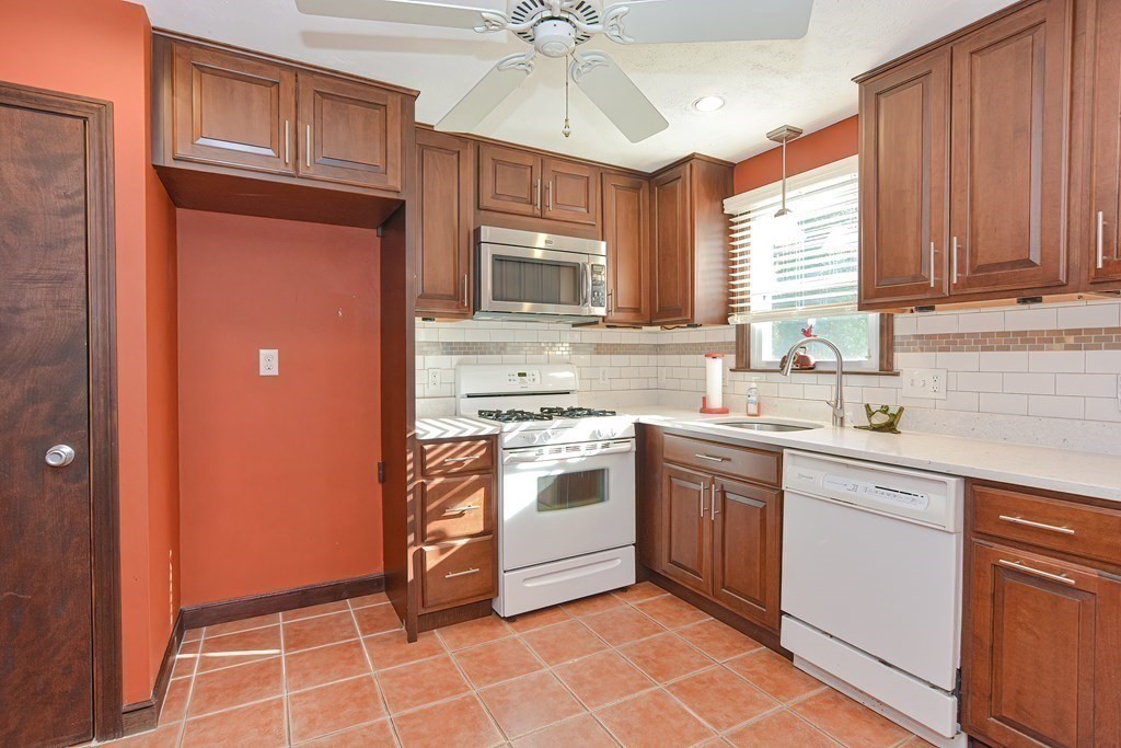 115 Chapman Road Stoughton, MA 02072 - Photo 12 of 40 Gallery Image 12