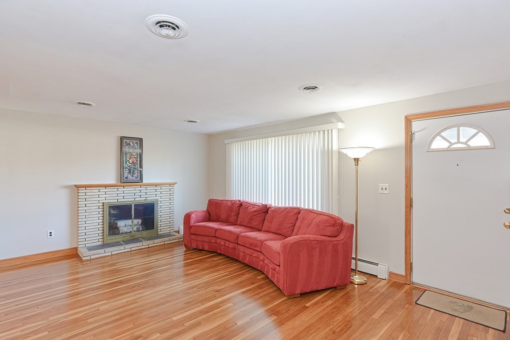 115 Chapman Road Stoughton, MA 02072 - Photo 4 of 40 Gallery Image 4