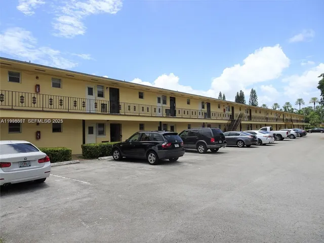 $1,650 | 2800 Northeast 203rd Street, Unit 10, Aventura, FL 33180