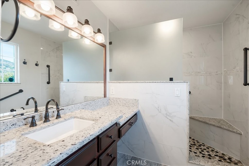 1509 Macadamia Drive Fallbrook, CA 92028 - Photo 20 of 50 Primary bath