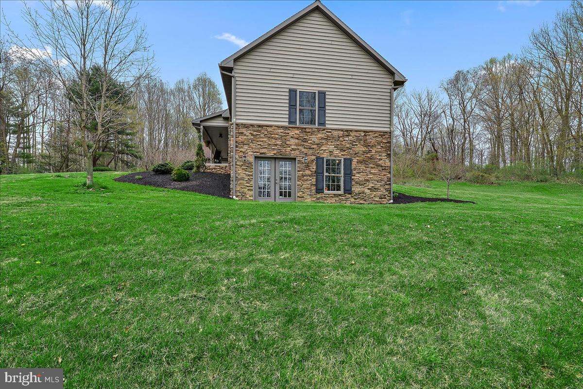 605 Blue Lake Road Denver, PA 17517 - Photo 41 of 44 Side