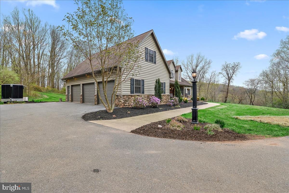 605 Blue Lake Road Denver, PA 17517 - Photo 42 of 44 Garage Side