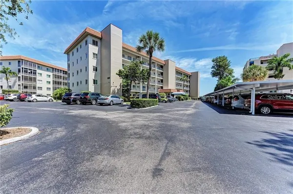 $2,300 | 1650 1st Avenue West, Unit 507B, Bradenton, FL 34205