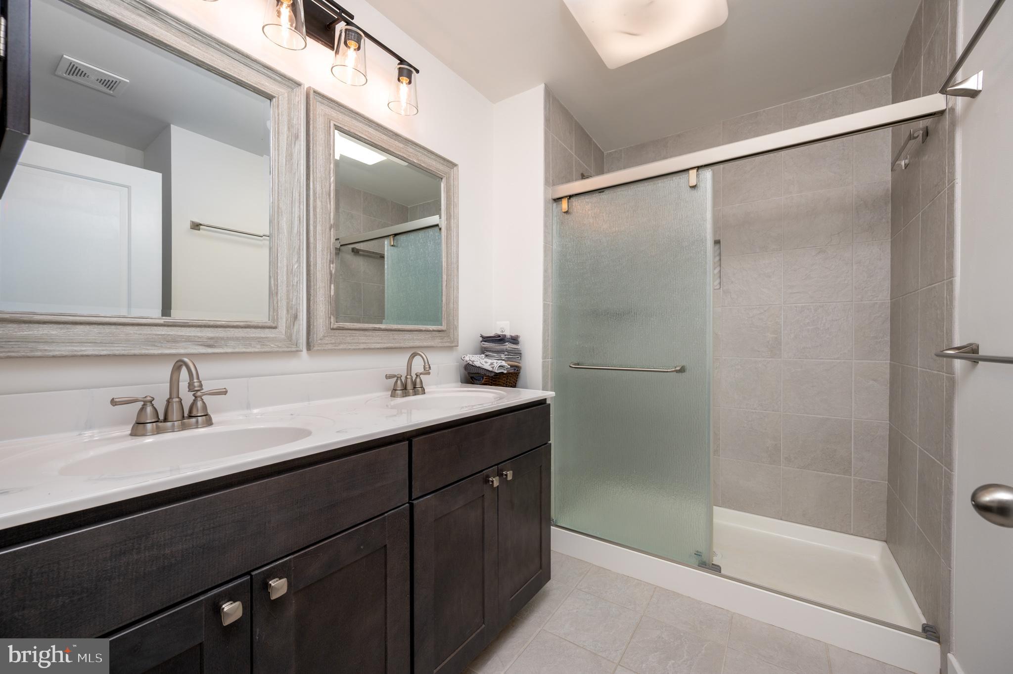 902 Hillcrest Road Hanover, MD 21076 - Photo 19 of 44 Owner's Bath