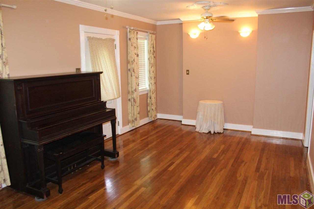 38093 Smith Road Prairieville, LA 70769 - Photo 3 of 13 Living Room