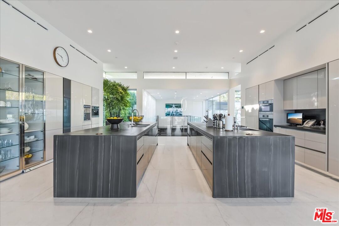 1620 Carla Ridge Beverly Hills, CA 90210 - Photo 16 of 42 a view of kitchen with sink and living room
