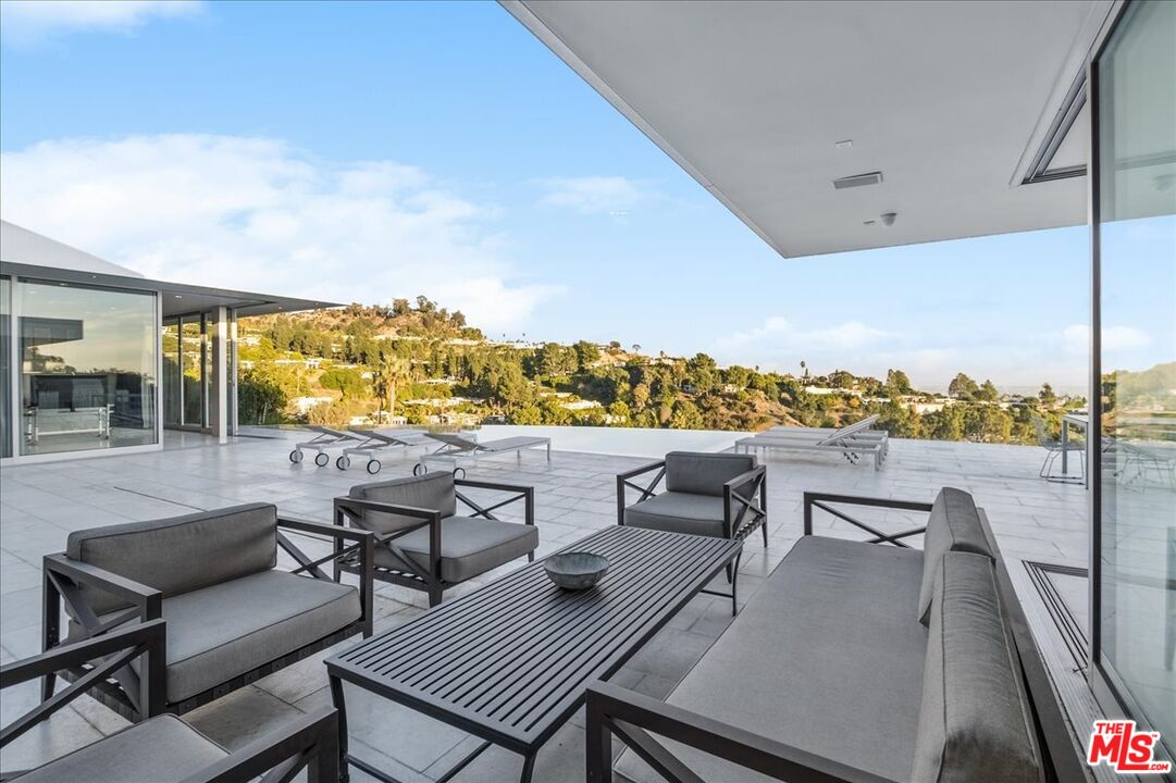 1620 Carla Ridge Beverly Hills, CA 90210 - Photo 40 of 42 a view of a balcony with chairs