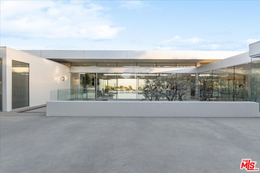 1620 Carla Ridge Beverly Hills, CA 90210 - Photo 6 of 42