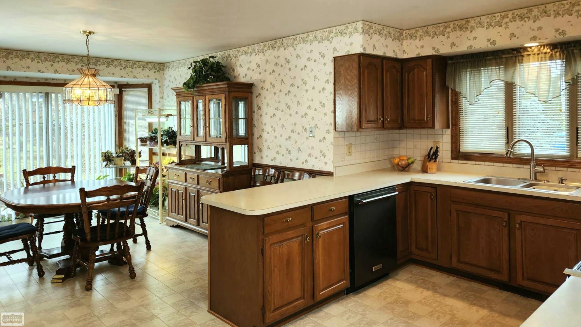 75575 Romeo Plank Road Armada, MI 48005 - Photo 22 of 64 50104387-21.JPG