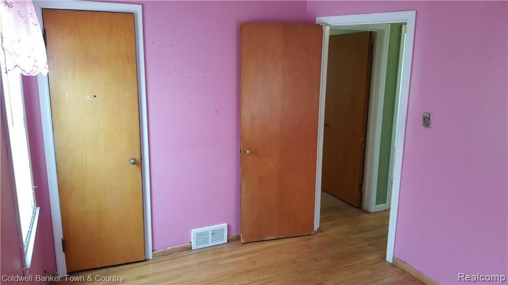 9909 Appleton Redford, MI 48239 - Photo 13 of 22