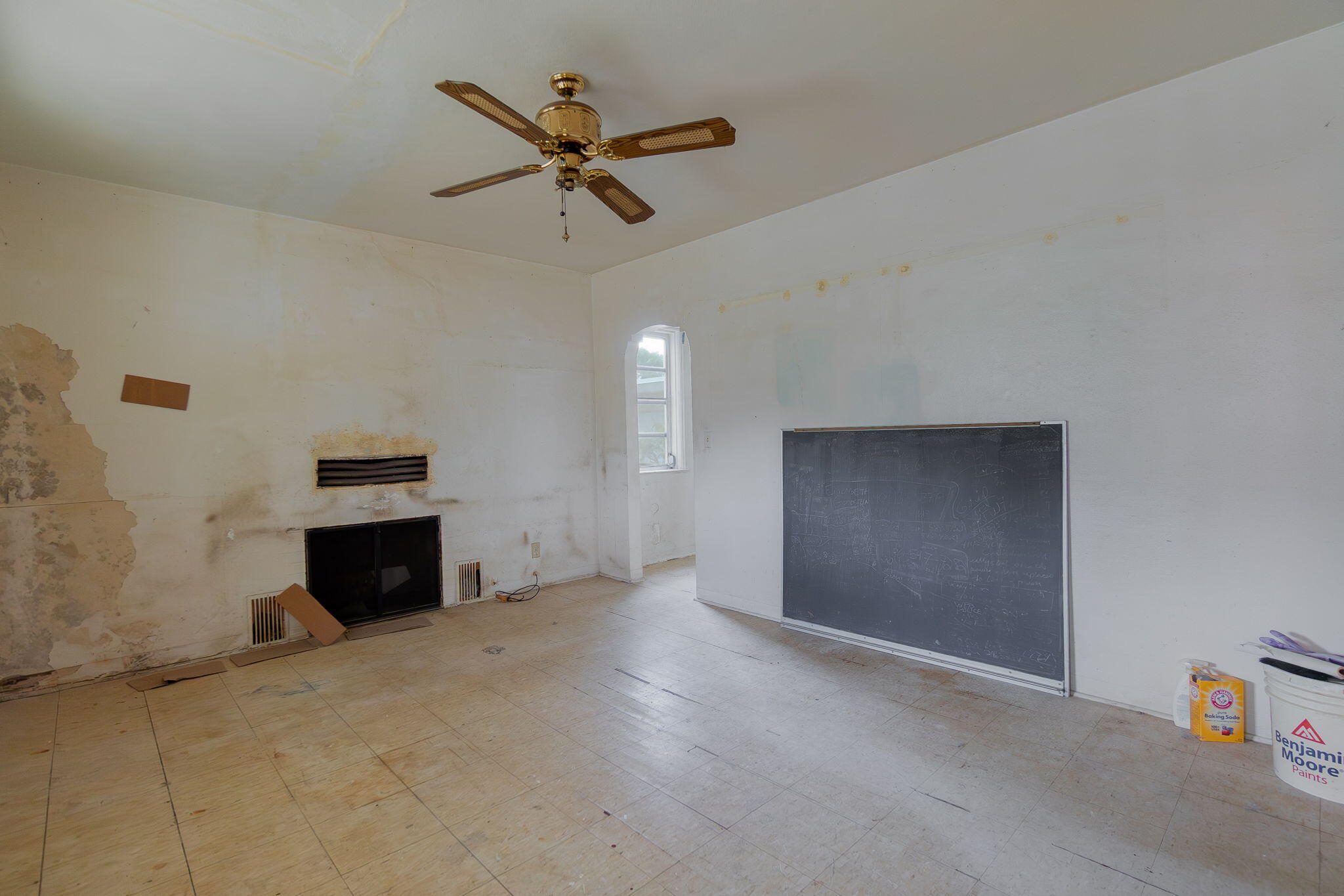 411 Churchill Road West Palm Beach, FL 33405 - Photo 12 of 40 Living Area