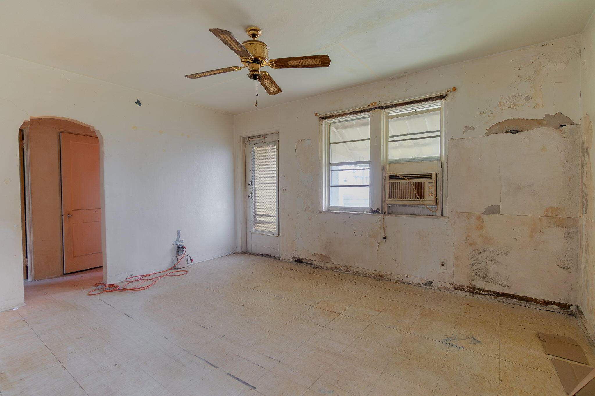 411 Churchill Road West Palm Beach, FL 33405 - Photo 14 of 40 Living space