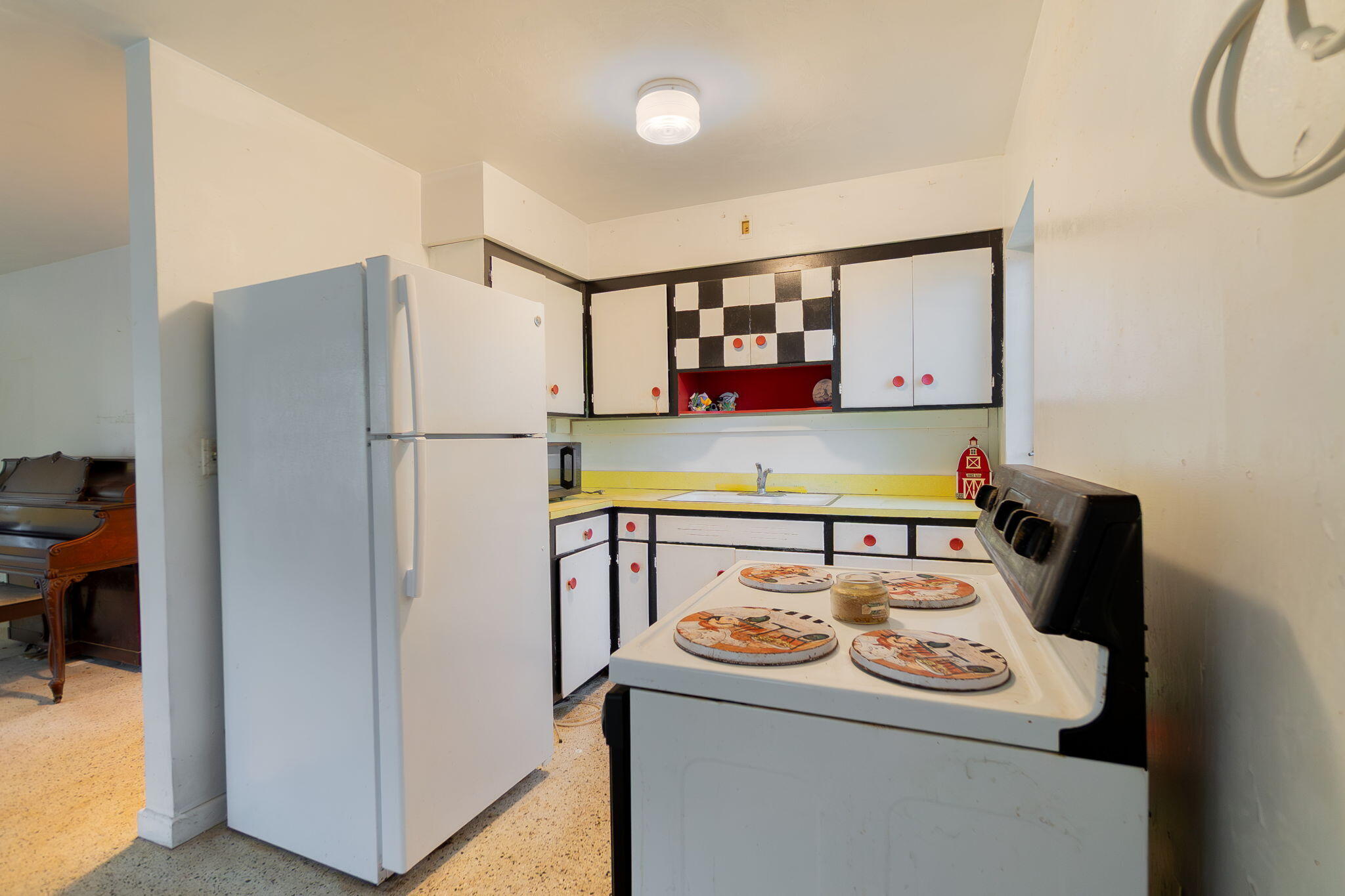 411 Churchill Road West Palm Beach, FL 33405 - Photo 30 of 40 Kitchen