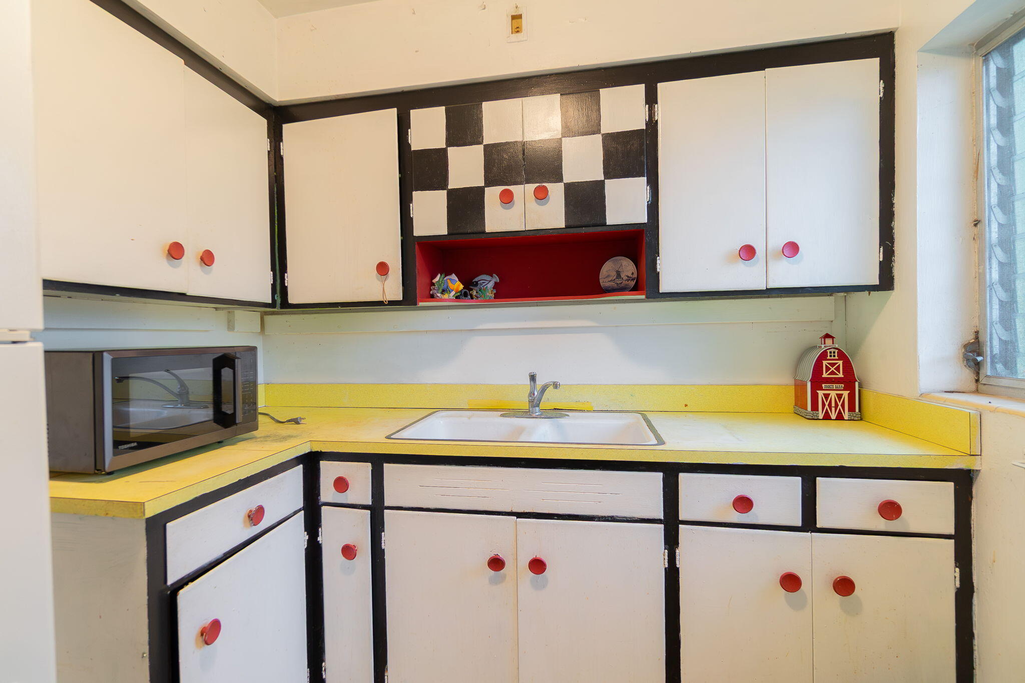 411 Churchill Road West Palm Beach, FL 33405 - Photo 31 of 40 Kitchen