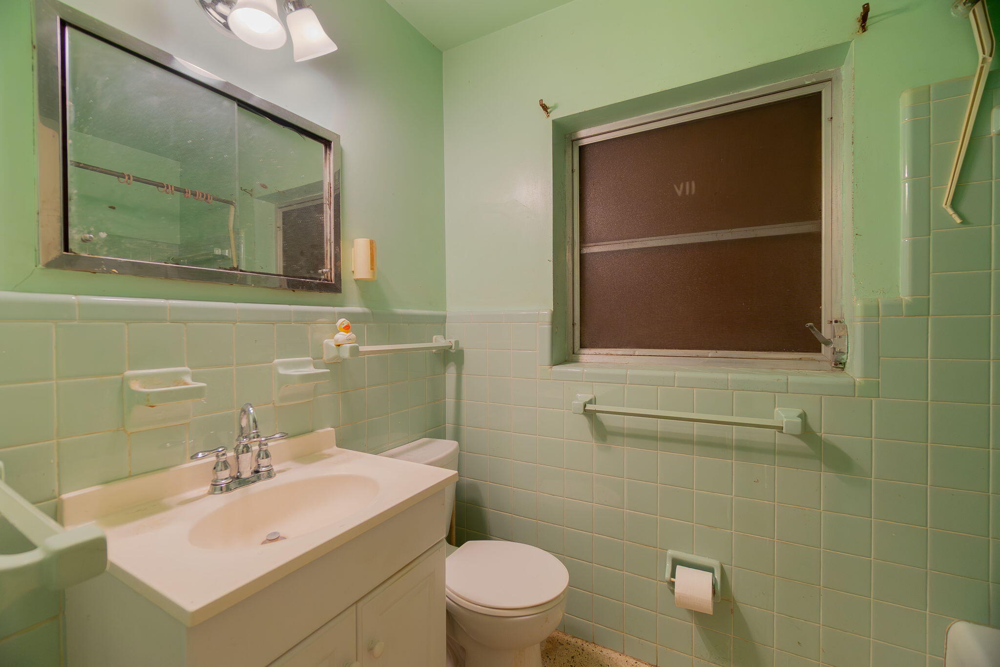 411 Churchill Road West Palm Beach, FL 33405 - Photo 35 of 40 Bathroom