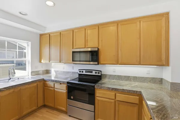 $580,000 | 852 Diablo Avenue, Unit 304, Novato, CA 94947