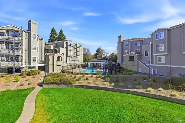 $580,000 | 852 Diablo Avenue, Unit 304, Novato, CA 94947