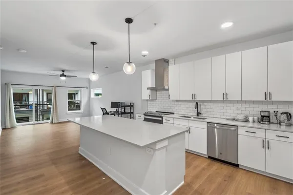 $2,100 | 3101 Govalle Avenue, Unit 214, Austin, TX 78702