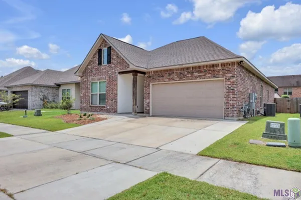 $4,000 | 7248 Kenilworth Crossing Avenue, Baton Rouge, LA 70820