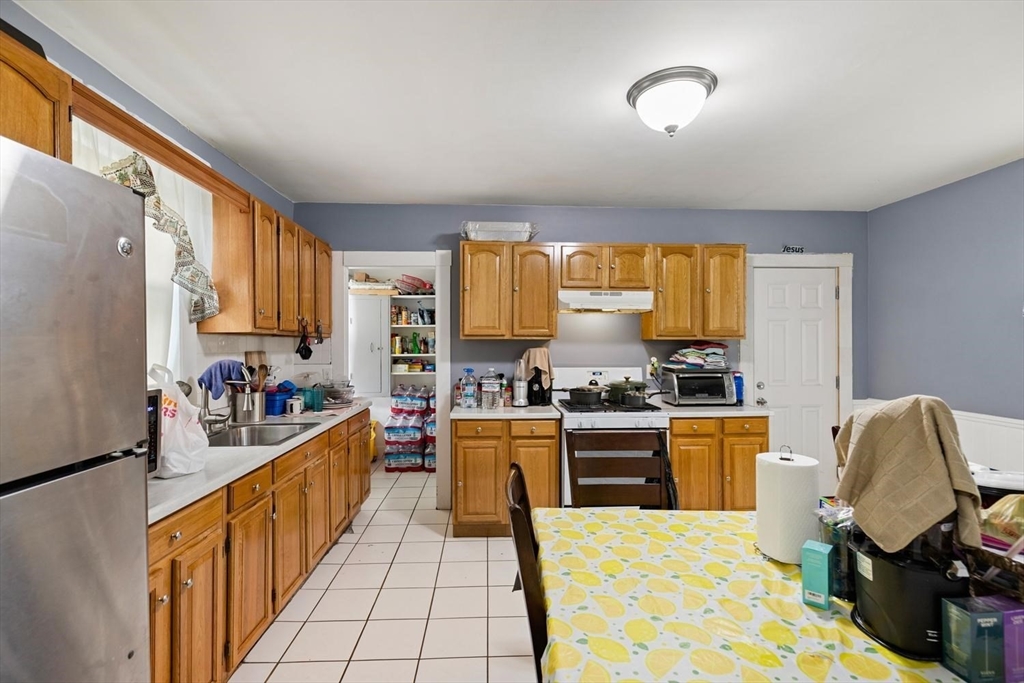 33 Warren Street Peabody, MA 01960 - Photo 18 of 38