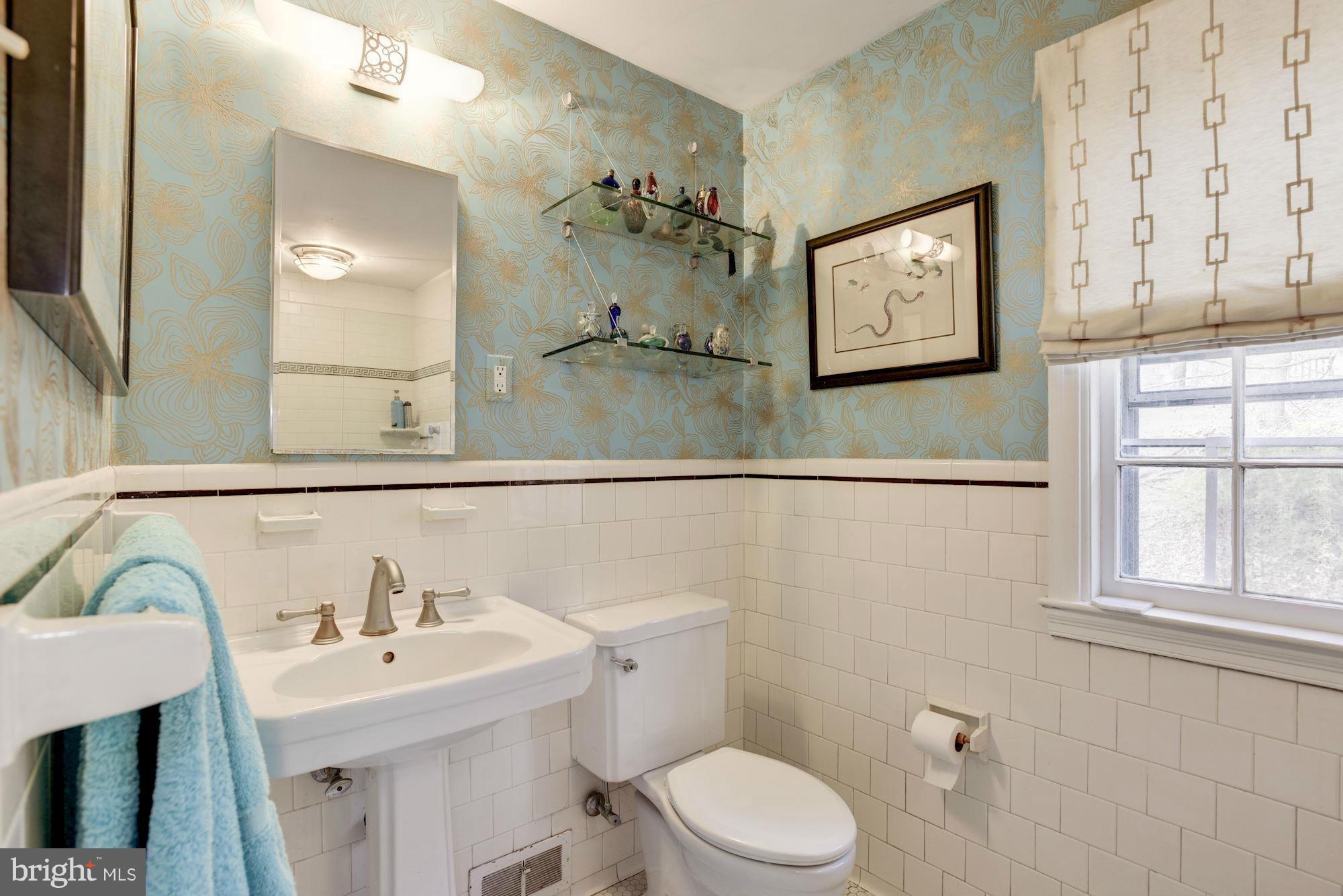 606 Coventry Road Towson, MD 21286 - Photo 20 of 30 Renovated master bath.