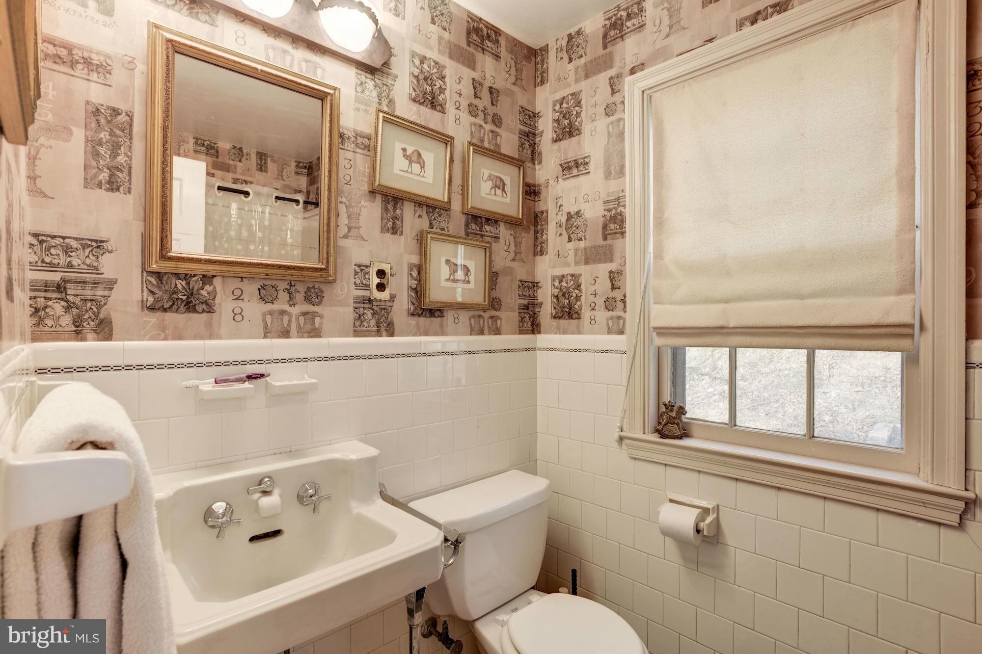 606 Coventry Road Towson, MD 21286 - Photo 26 of 30 Hall full bathroom