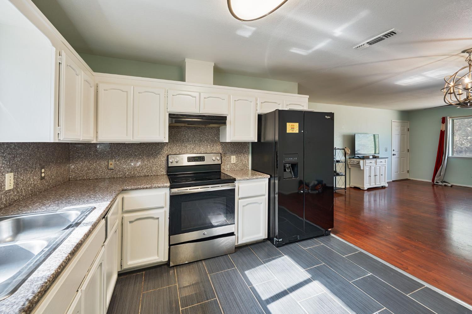 135 Beaver Road Palermo, CA 95966 - Photo 7 of 42 Gallery Image 7