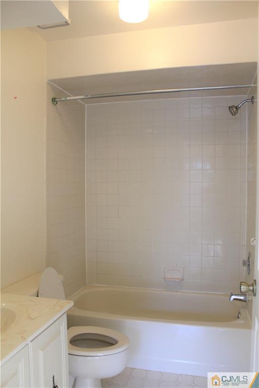 5102 Stonehedge Road Edison, NJ 08820 - Photo 21 of 23 Gallery Image 21