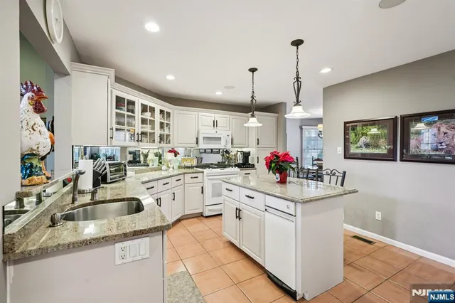 $649,000 | 12 Hadley Lane, Wayne, NJ 07470