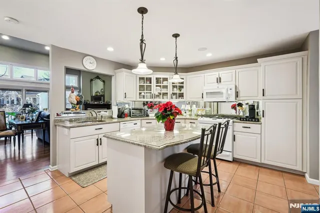 $649,000 | 12 Hadley Lane, Wayne, NJ 07470