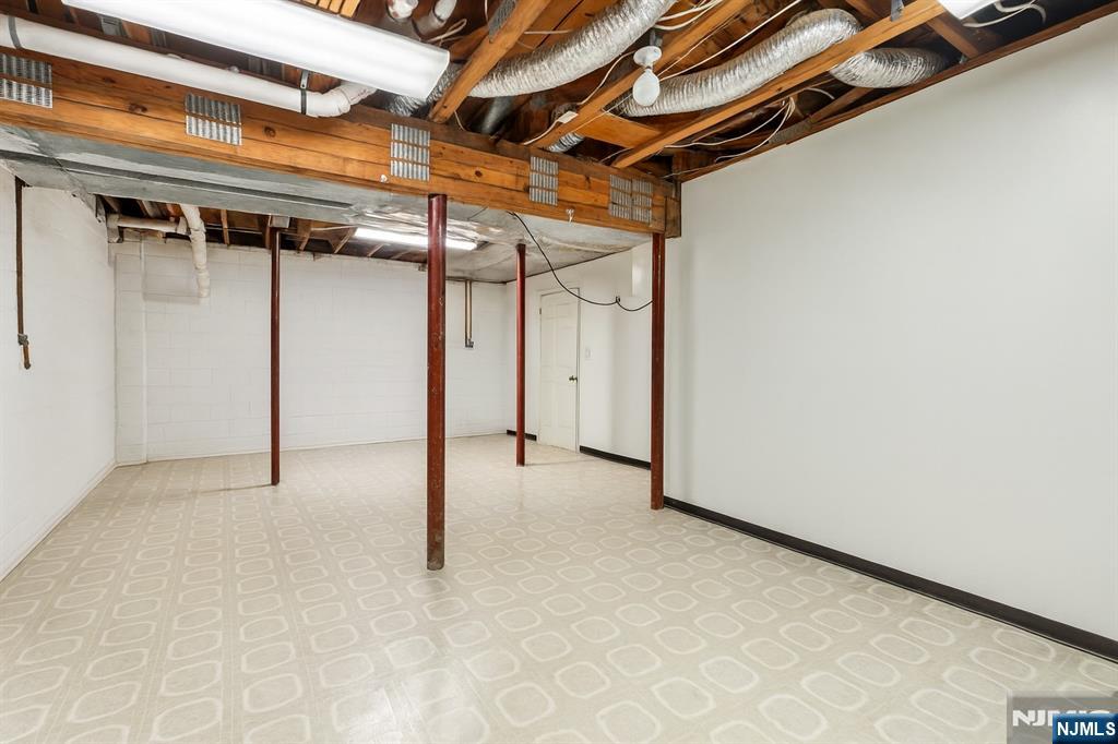 12 Hadley Lane Wayne, NJ 07470 - Photo 28 of 36 a view of small space