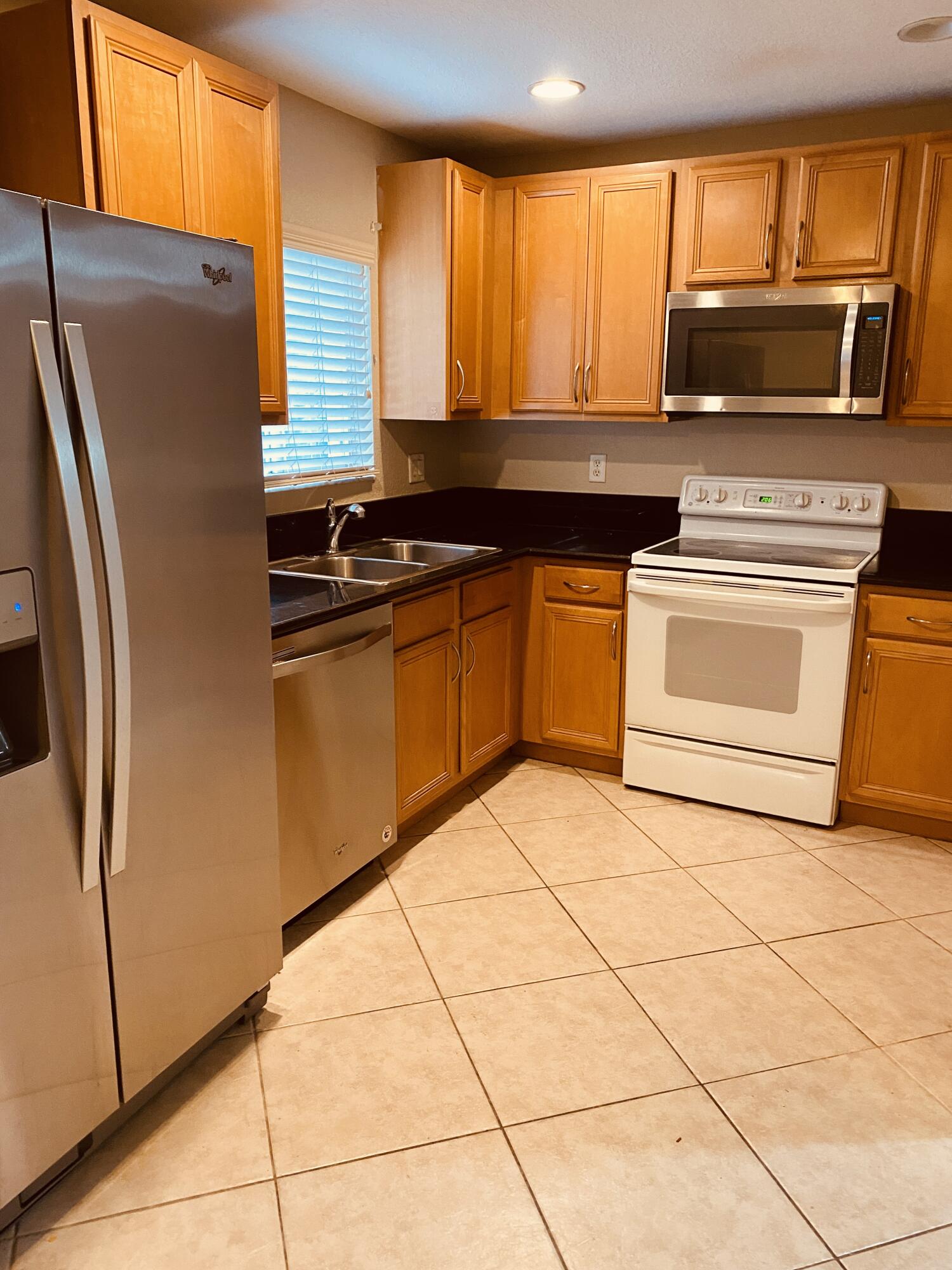 5921 Manchester Way Tamarac, FL 33321 - Photo 2 of 11 Kitchen