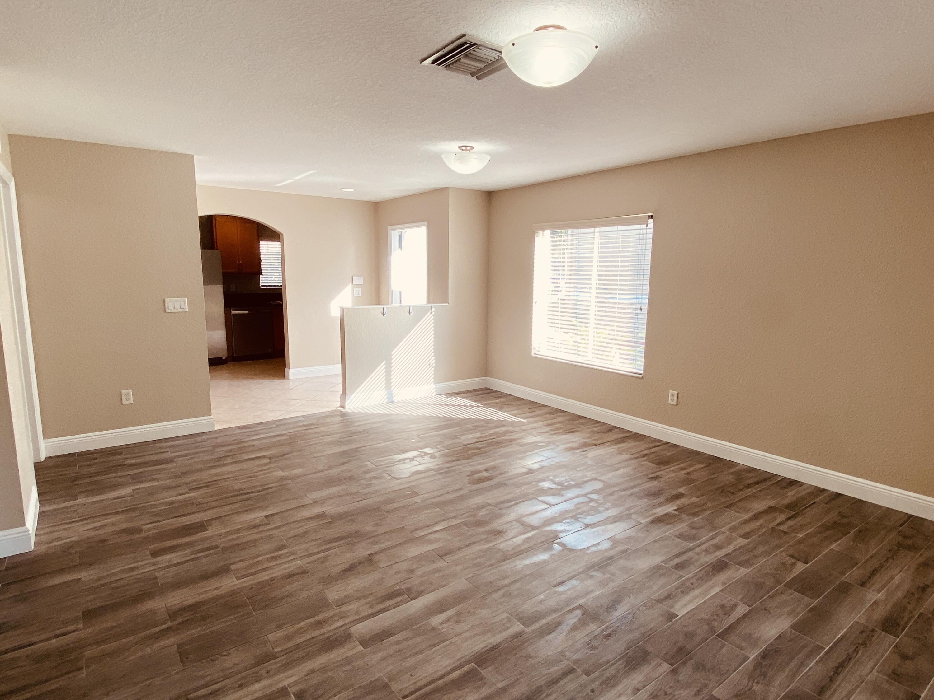 5921 Manchester Way Tamarac, FL 33321 - Photo 3 of 11 Living room